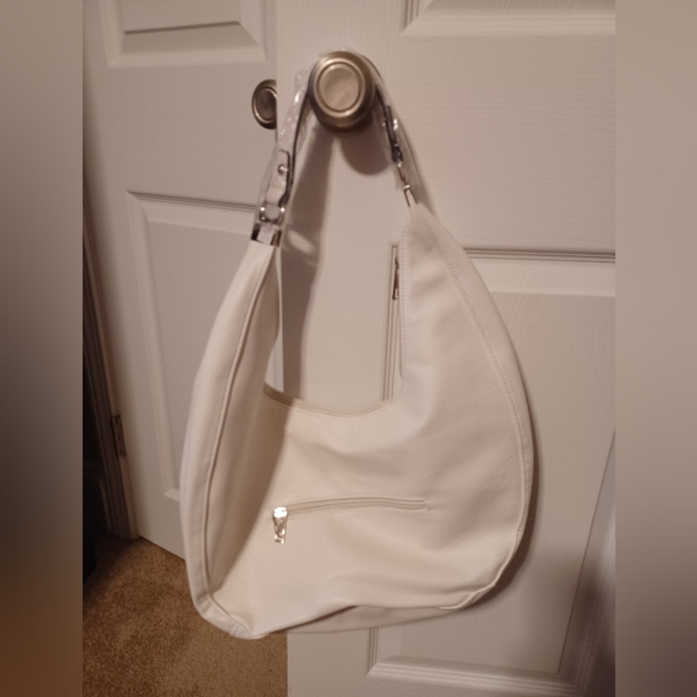 What pocket book shoulder bag